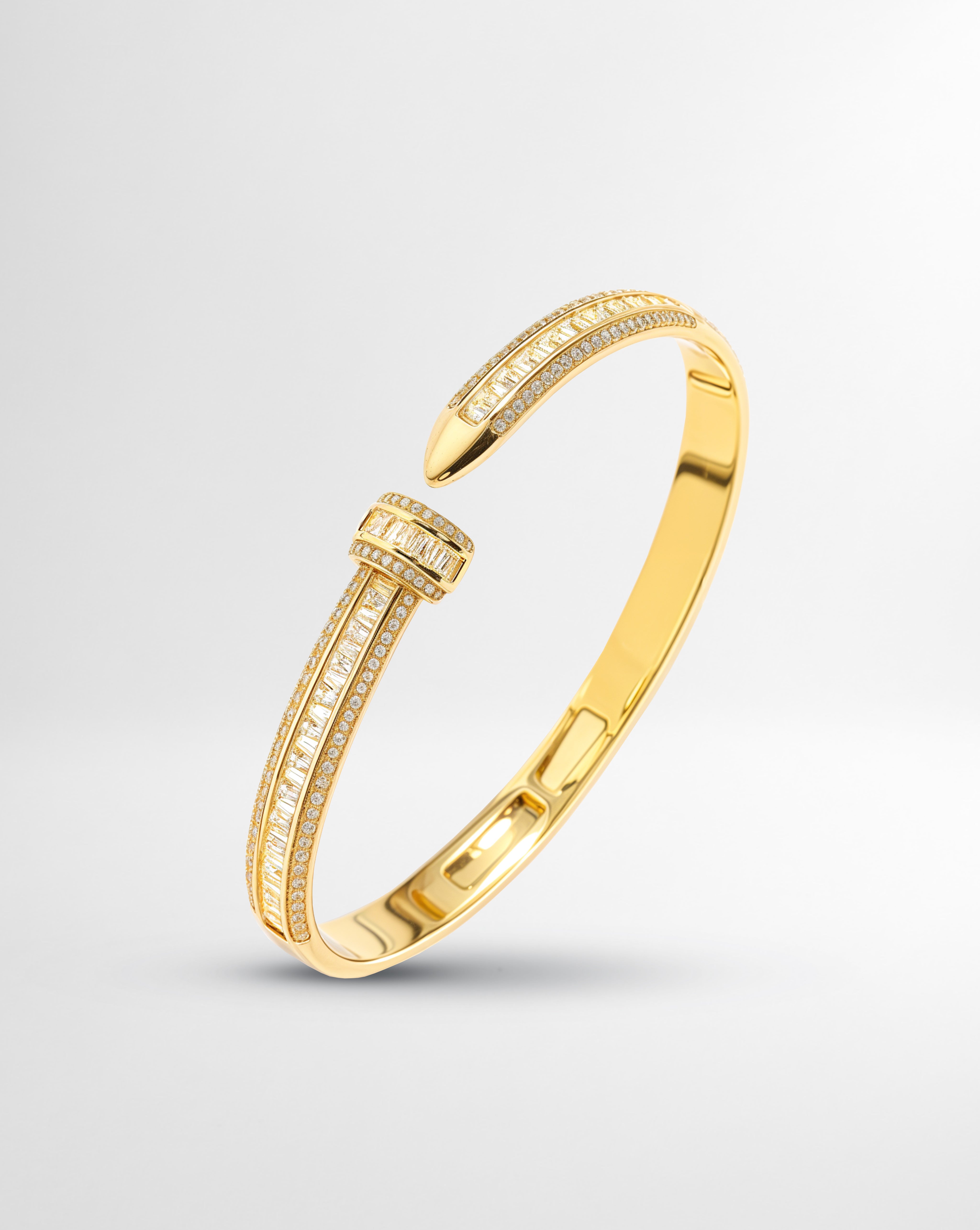 ICED ARROW BANGLE – GOLD